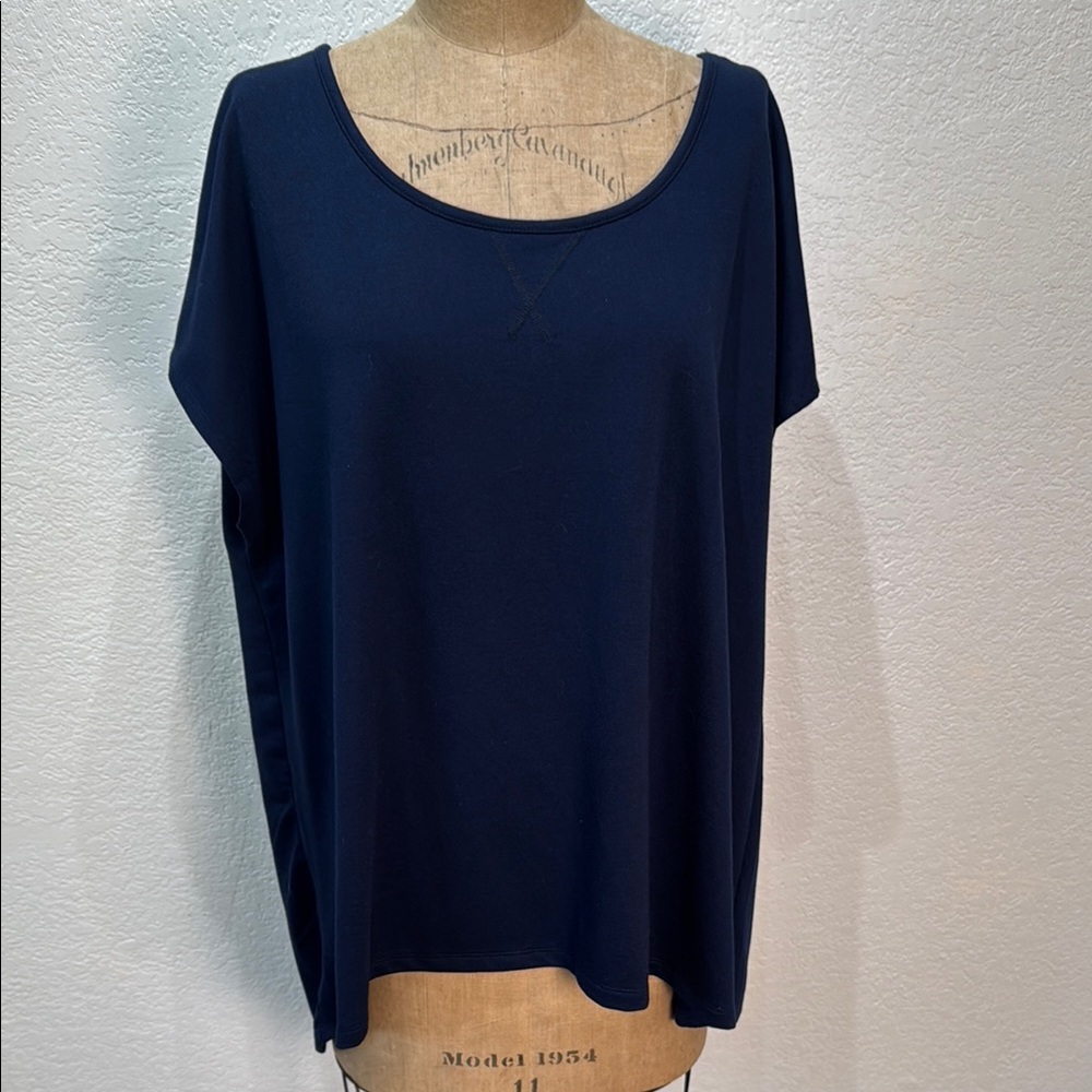 Cato Women's 18/20W Navy Blue Women's Short Sleeve Round Neck High Low Top NWT